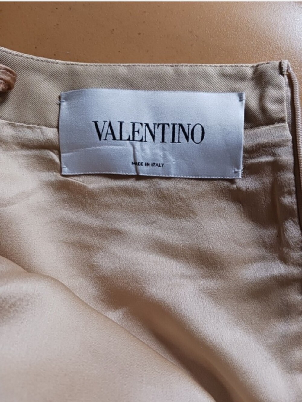 Valentino Classic Cream Sheath Dress with Bow Detail Size 6 - Picture 7 of 10